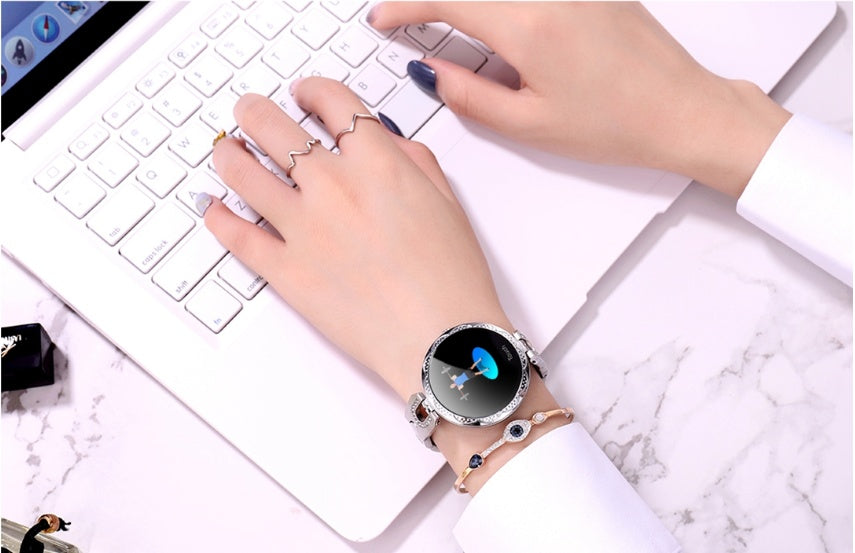 Women’s Smart Watch – IP67 Waterproof Health Tracker with Menstrual Cycle Monitoring – Silvery